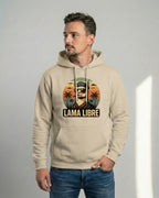 Lama Libre Statement Hoodie in Desert Dust frontal. Ein bequemer Kapuzenpullover für Herren aus Bio-Baumwolle, ideal für Freigeister und als Geschenkidee.