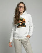 Lama Libre Statement Hoodie in Weiß frontal. Ein bequemer Kapuzenpullover für Damen aus Bio-Baumwolle, ideal für Freigeister und als Geschenkidee.