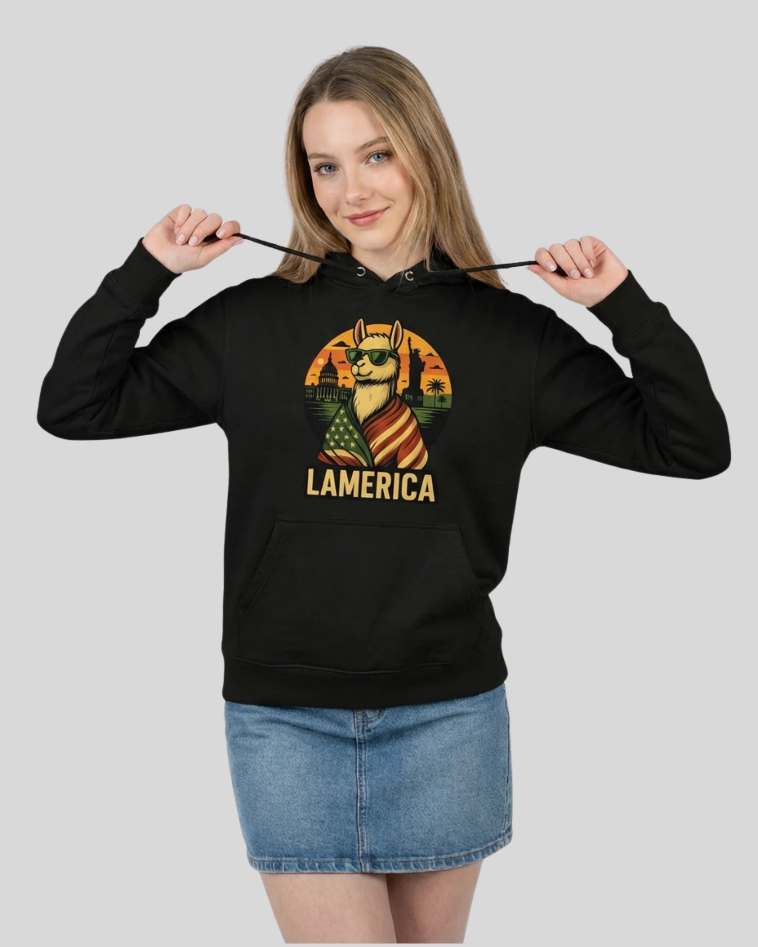 Lamerica Hoodie in Schwarz für Damen – kuscheliger Bio-Baumwoll Hoodie. Frontalansicht des stylischen Kapuzenpullovers.
