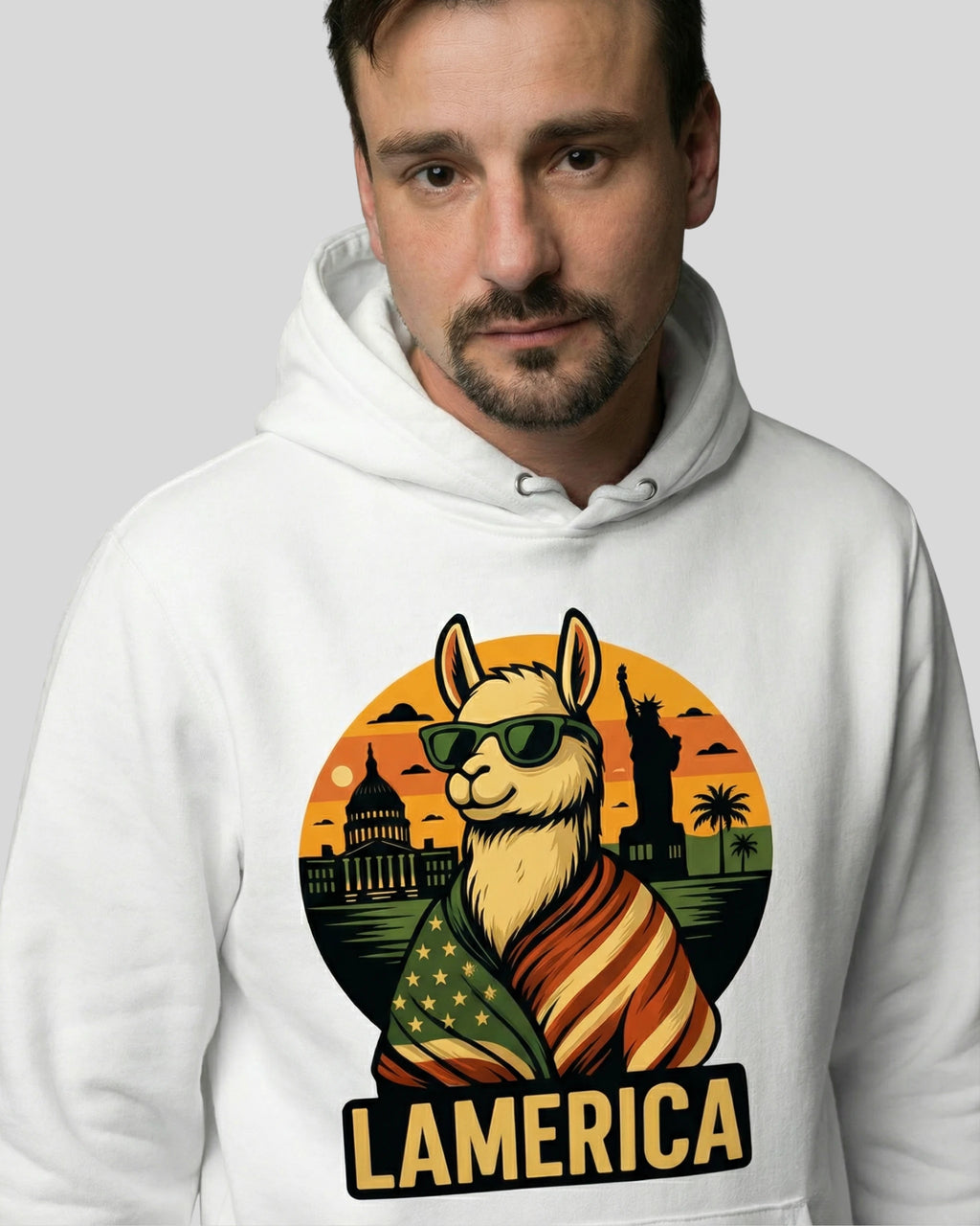 Lamerica Hoodie in Weiß für Herren – bequemer Bio-Baumwoll Hoodie. Frontalansicht des coolen Statement-Pieces.
