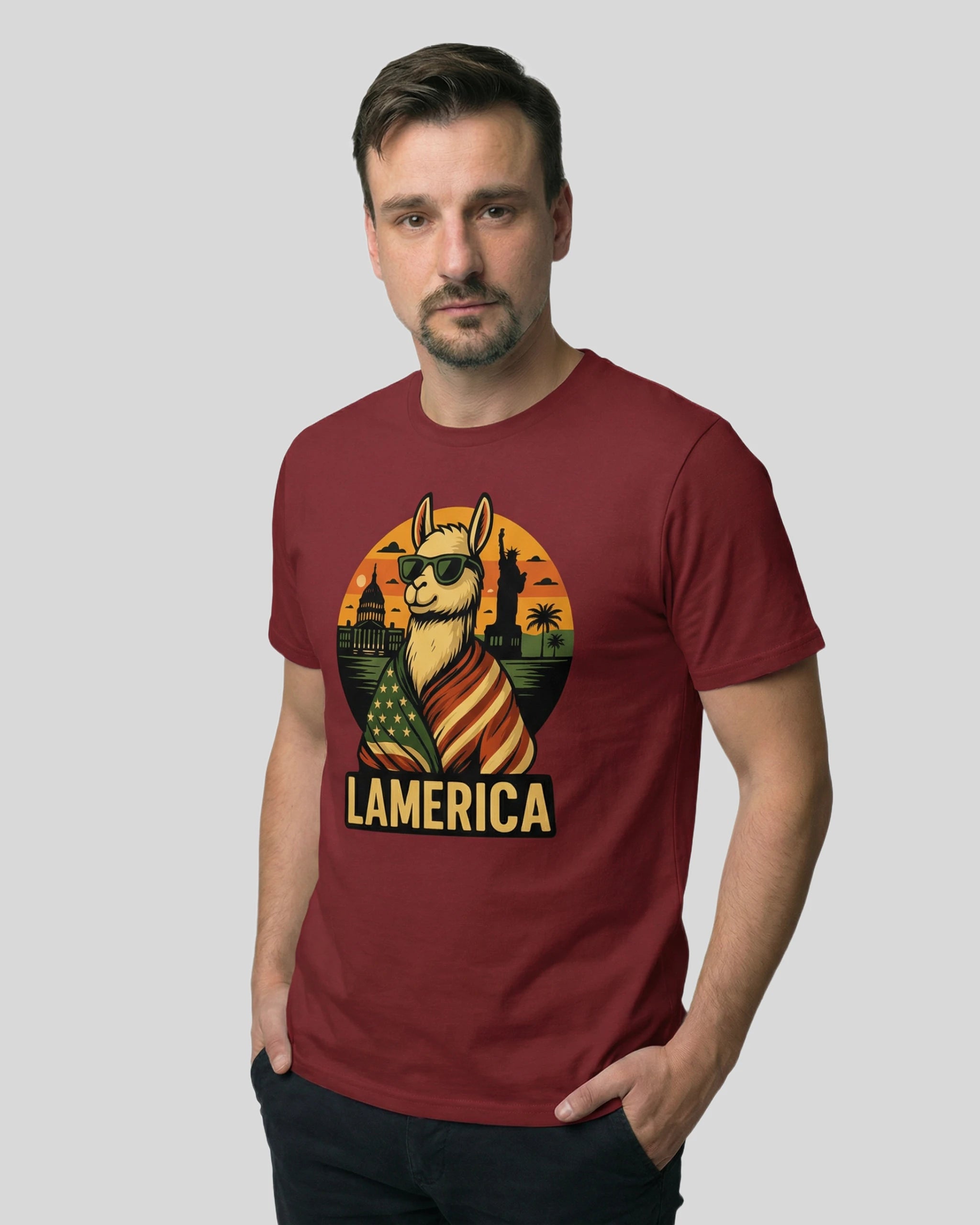 Frontansicht des Lamerica T-Shirts in Burgundi für Herren. Ein Statement-Shirt für Herren aus Bio-Baumwolle für einen selbstbewussten Auftritt.