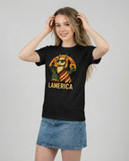 Vorderansicht des Lamerica T-Shirts in Schwarz für Damen. Ein Geschenkidee für sie aus Bio-Baumwolle, das Freiheit und Stil vereint.
