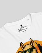 Detailaufnahme des Nackenlabels vom Lamerica T-Shirt in Weiß. Zeigt die langlebige Bio-Baumwolle und das Markenlogo.
