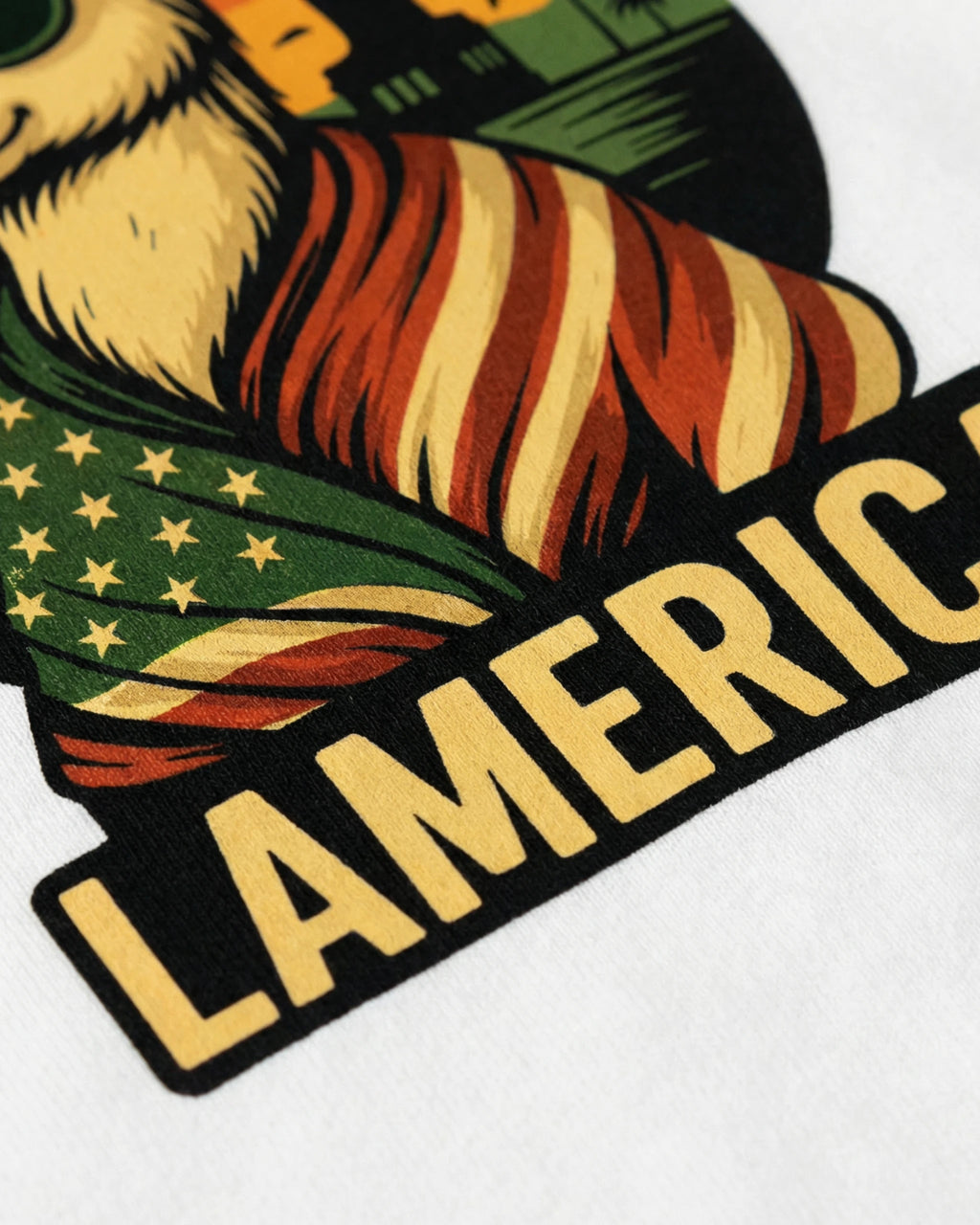 Nahaufnahme des Lamerica T-Shirt-Stoffs in Weiß. Betont die feine Stoffqualität und die Textur der Bio-Baumwolle.