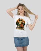 Vorderansicht des Lamerica T-Shirts in Weiß für Damen. Ein Statement-Shirt für Damen aus Bio-Baumwolle, das Freiheit und Stil vereint.