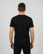 Rückansicht des Lamerica T-Shirts in Schwarz für Herren. Ein ideales Geschenk für USA-Fans, das den lässigen und ironischen Stil unterstreicht.