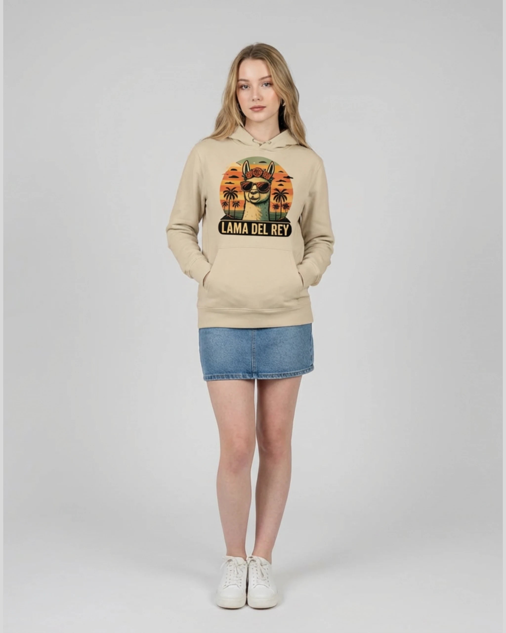 Lama Del Rey Hoodie in Beige Desert Dust für Damen Frontalansicht - Geschenk für Musikfans