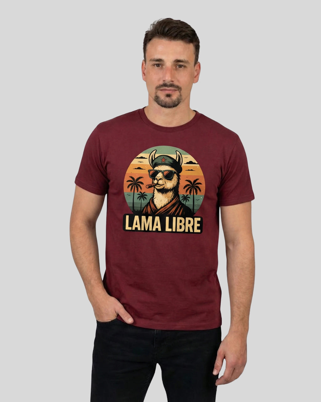 Cooles 'Lama Libre' T-Shirt für Herren in Burgundy. Das Statement-Shirt für Freigeister, Frontansicht.