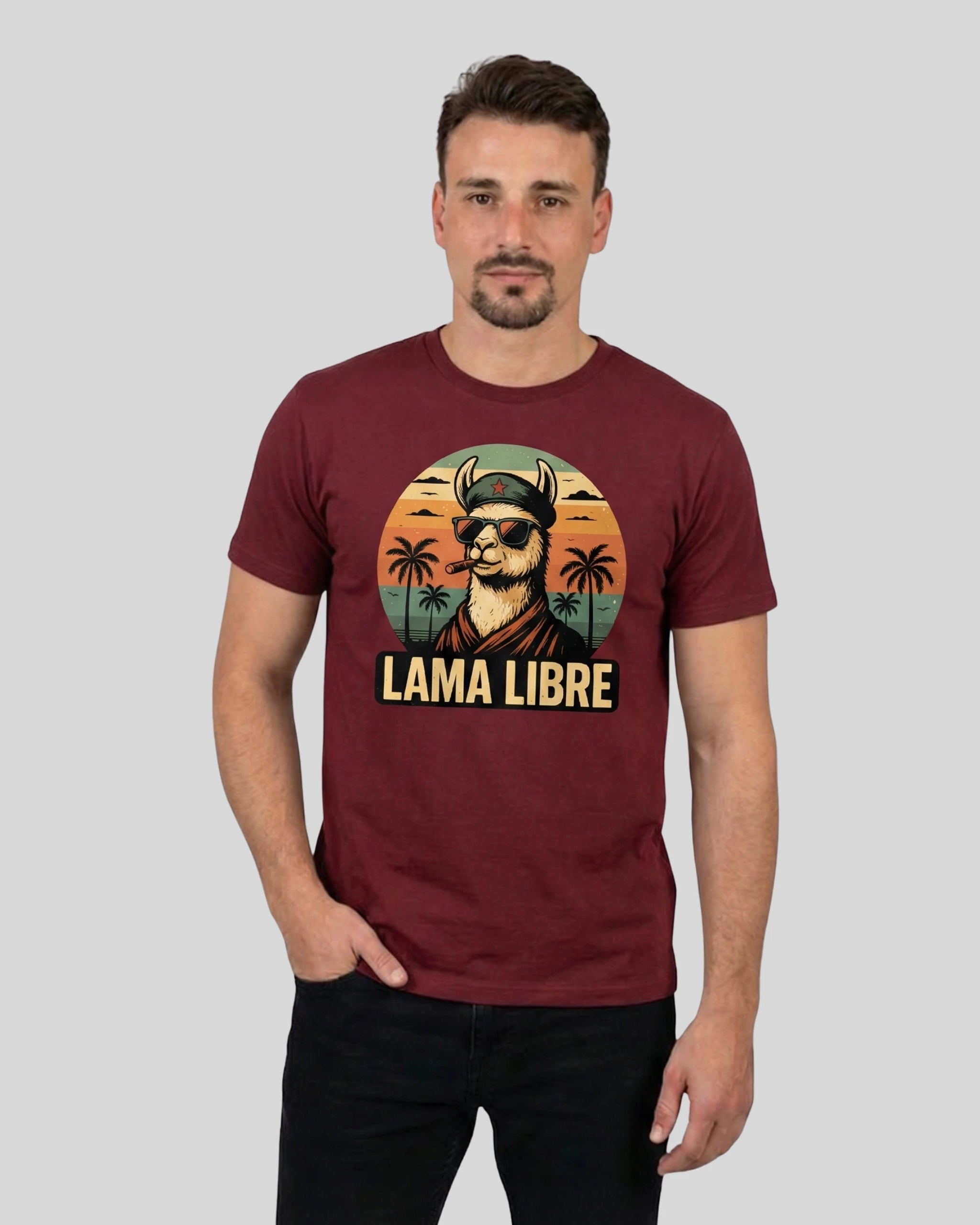 Cooles 'Lama Libre' T-Shirt für Herren in Burgundy. Das Statement-Shirt für Freigeister, Frontansicht.