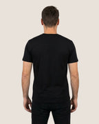 Rückenansicht des schwarzen 'Lama Libre' T-Shirts für Herren mit Statement-Charakter aus Bio-Baumwolle.