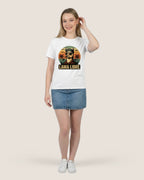 Weißes 'Lama Libre' T-Shirt für Damen mit rebellischem Aufdruck. Ein lässiges Shirt für ein cooles Streetwear-Outfit.