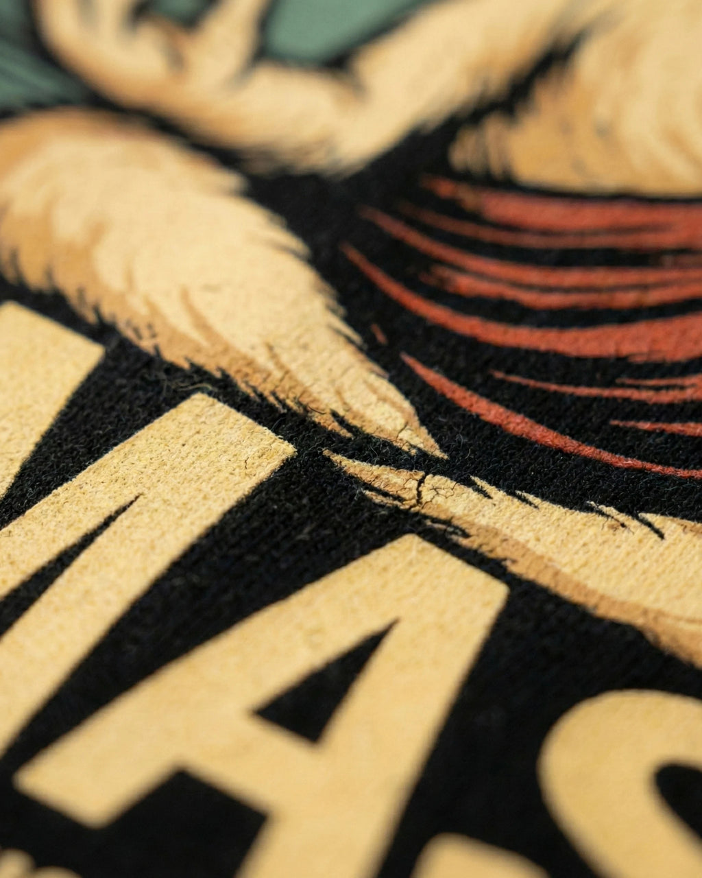 Achtsamkeits T-Shirt "Lamaste" in Desert, Detailansicht des Lamaste-Drucks. Für mehr Achtsamkeit im Alltag.