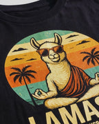 Spirituelles Yoga T-Shirt "Lamaste" in Schwarz, Detailansicht des Lamaste-Drucks. Ideales Geschenk für Yogis.