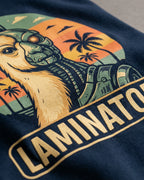 Witziges T-Shirt "Laminator" in French, Detailansicht des Drucks. Zeige deine Nerd-Seite.
