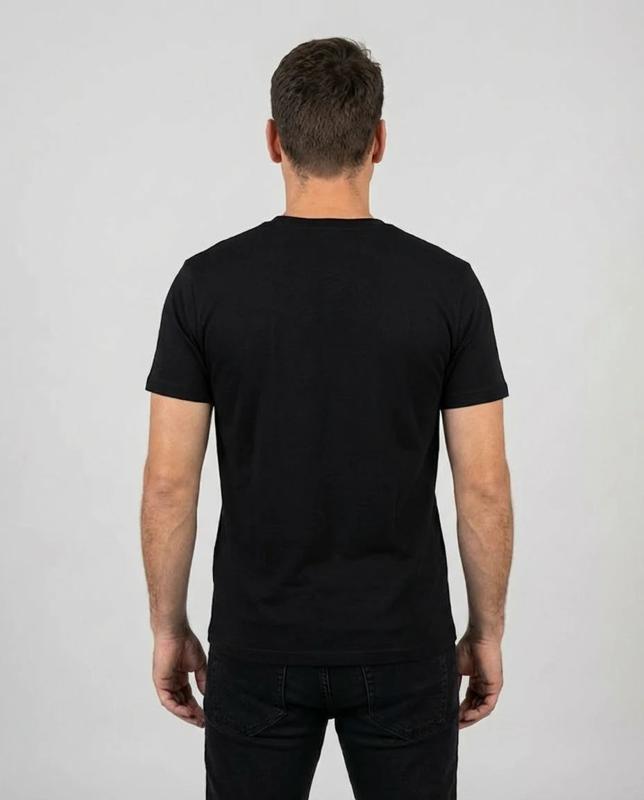 Witziges T-Shirt "Laminator" für Herren in Schwarz, Rückenansicht am Model. Für die nächste LAN-Party.