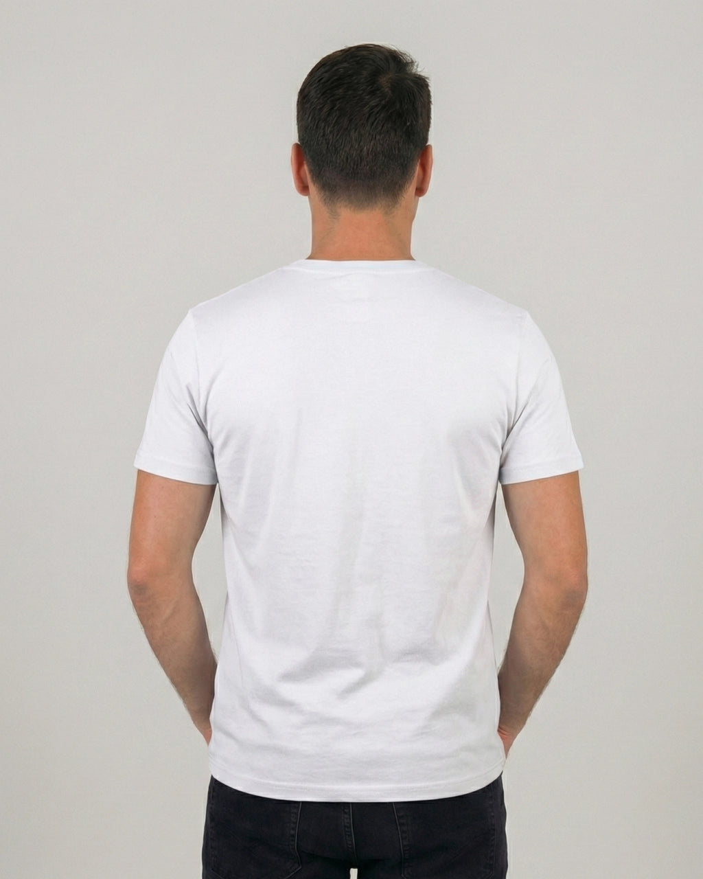 Geek T-Shirt "Laminator" für Männer in Weiss, Rückenansicht am Model. Zeige deine Nerd-Seite.